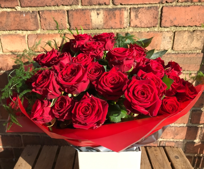 50 Red Roses Bundle null