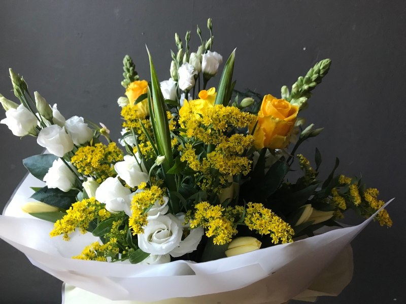 m Spring and Classic flower bundle