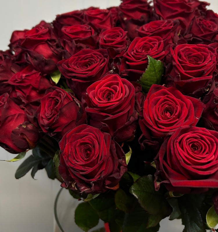 Hundred 100 Red Rose Vase