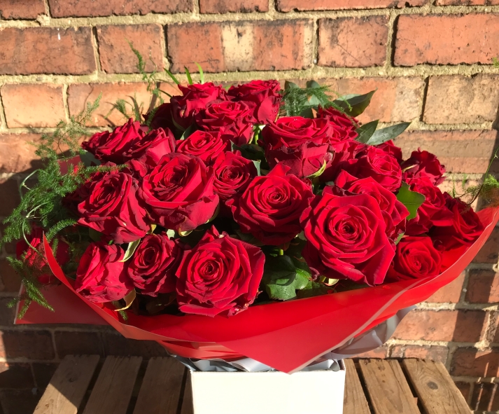 50 Red Roses Bundle