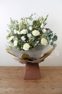 Lizzies Cream Carnation and Lizianthus Bundle