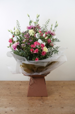Lizzies Choice Bundle 17 Stems