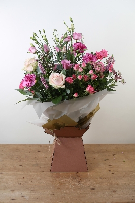 Lizzies Pretty Pink Bundle 16 stems