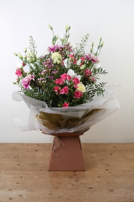 Lizzies Pink and White Bundle 16 stems