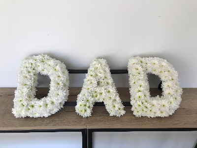 MUM or DAD sign  simple without sprays