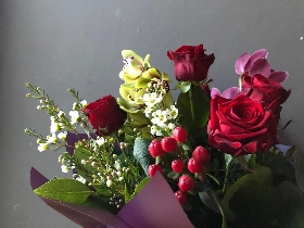v Simple Red Roses and Orchid bundle