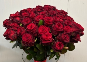 Hundred 100 Red Rose Vase