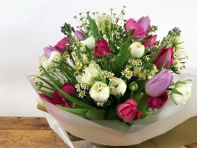 m Lizzies Pretty Pink Spring Posy