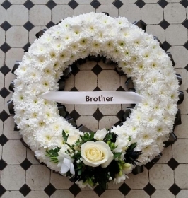 Classic based wreath in whites with black trim