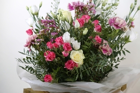 Lizzies Pink and White Bundle 16 stems