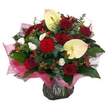 v Contemporary Romantic Handtied Bouquet